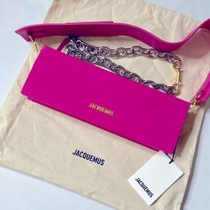 Structured suede shoulder bag in pink. Detachable leather shoulder strap.